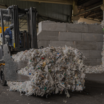 STOCCAGGIO E RECUPERO RIFIUTI PLASTICI